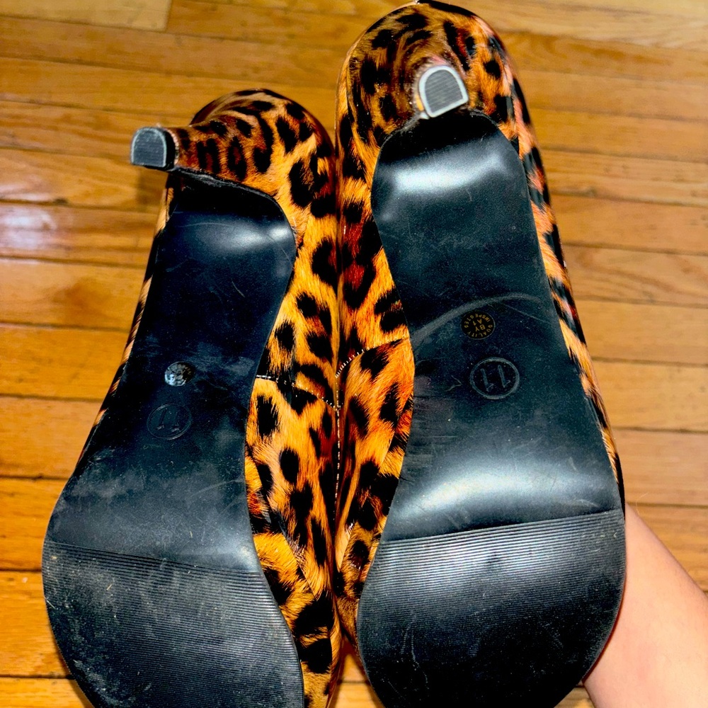 Animal print heeled shoes, very pretty and comfortable,, like new, size 11